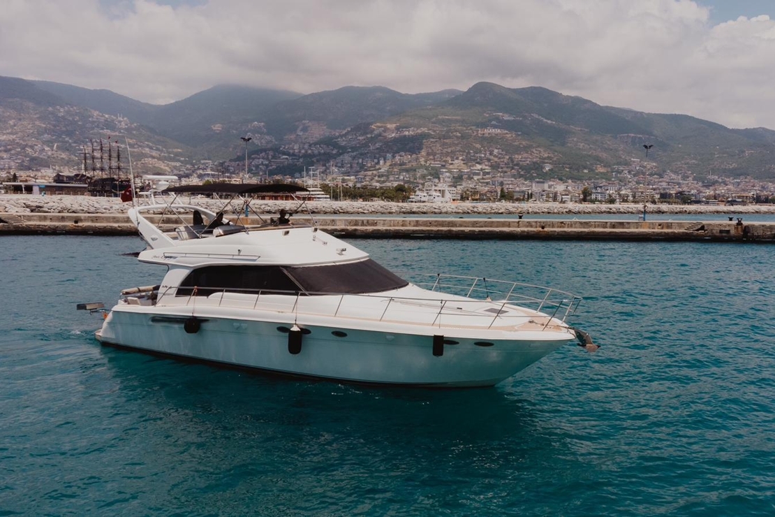 Alanya Yacht Rental 16m Sea Ray 480